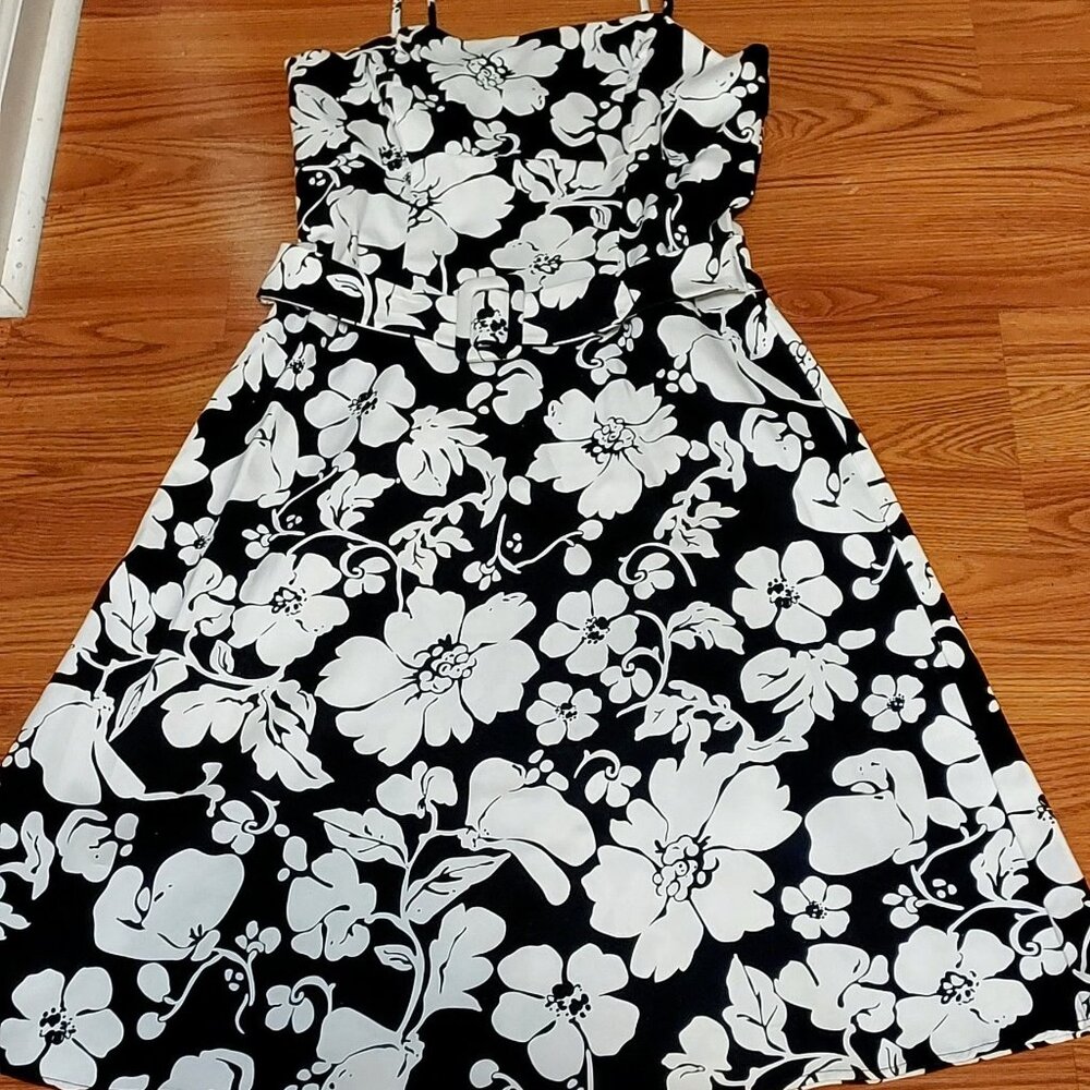 NWOT B Smart Womans Black & White Foral Sun Dress  sz10 Feminine Party Summer